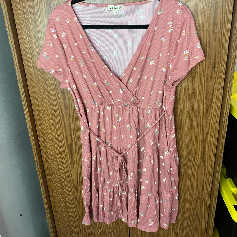 Derek Heart Ribbed Daisy Dress Womens 1X Pink Floral Faux Wrap Tiered Mini